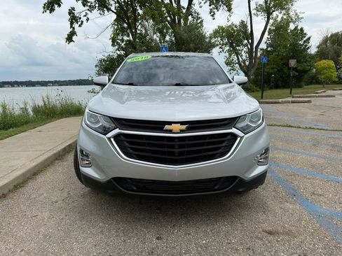 Used 2018 Chevrolet Equinox LT FWD image 2