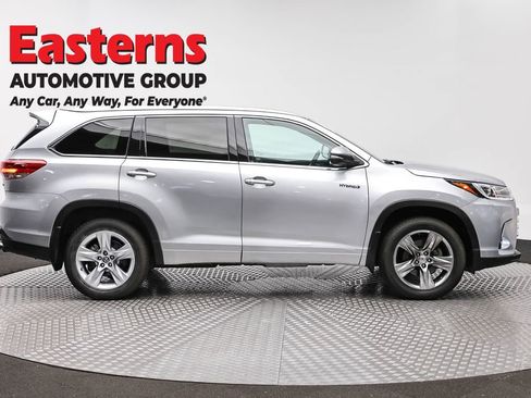 Used 2019 Toyota Highlander Limited w/ Carpet Mat Package (TMS) AWD/4WD image 4