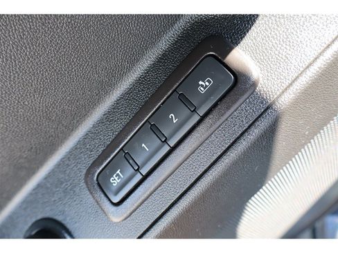 Used 2020 Chevrolet Equinox Premier FWD image 28