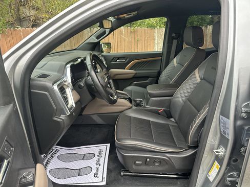 Used 2024 GMC Canyon Denali image 20