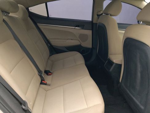 Used 2017 Hyundai Elantra SE FWD image 19