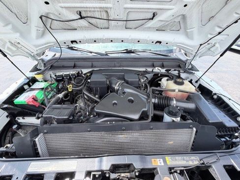 Used 2011 Ford F250 XL w/ Snow Plow Prep Pkg AWD/4WD image 18