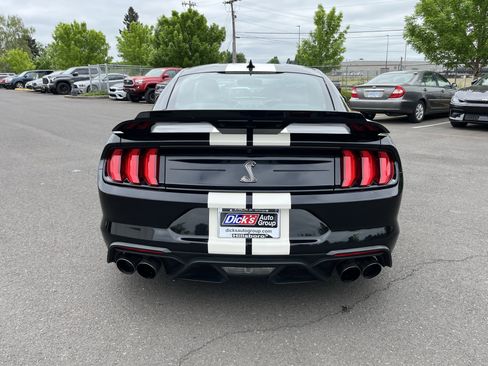 Used 2022 Ford Mustang Shelby GT500 w/ Technology Package RWD image 4