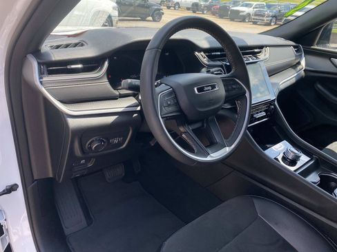 Used 2024 Jeep Grand Cherokee L Altitude RWD image 24