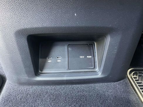 Used 2025 Volkswagen Atlas Cross Sport SE image 12