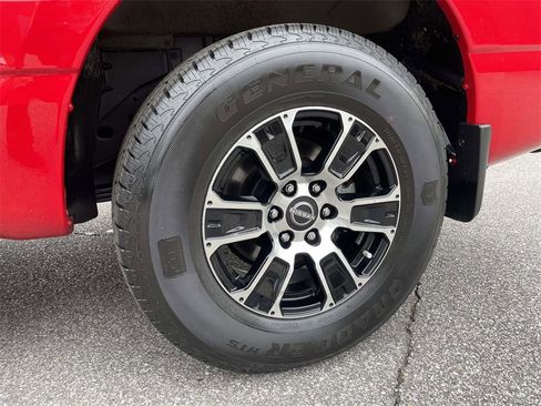 Used 2024 Nissan Titan SV w/ SV Convenience Package image 10