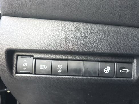 Used 2021 Toyota Venza XLE w/ Softex Package image 15