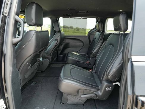 Used 2026 Chrysler Pacifica Select FWD image 18