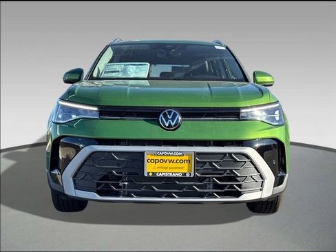 New 2025 Volkswagen Taos SE image 2