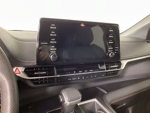 Used 2021 Toyota Sienna XSE FWD image 17