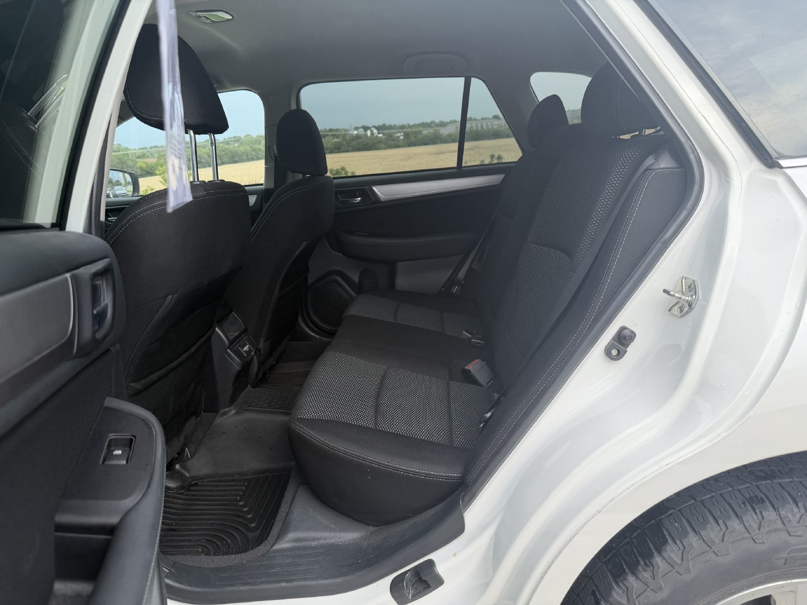 Used 2018 Subaru Outback 2.5i Premium AWD/4WD image 4