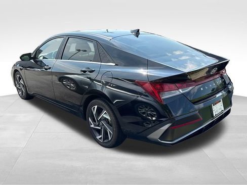 Used 2024 Hyundai Elantra SEL w/ Convenience Package FWD image 5