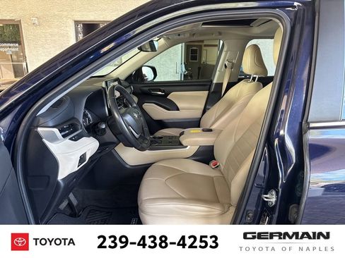 Used 2023 Toyota Highlander XLE FWD image 16
