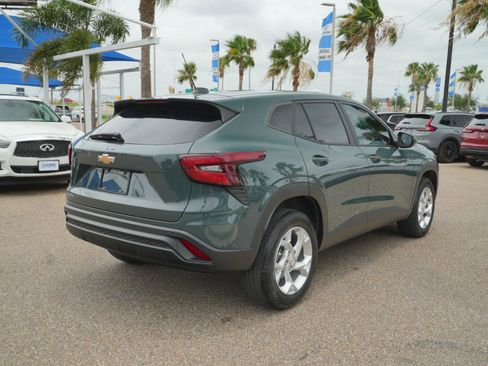 Used 2025 Chevrolet Trax LS w/ LS Convenience Package FWD image 5