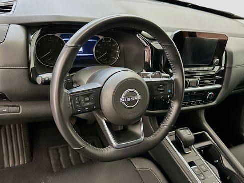 Used 2025 Nissan Pathfinder SV AWD/4WD image 18