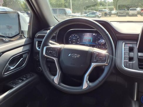 Used 2023 Chevrolet Suburban Z71 w/ Luxury Package AWD/4WD image 17