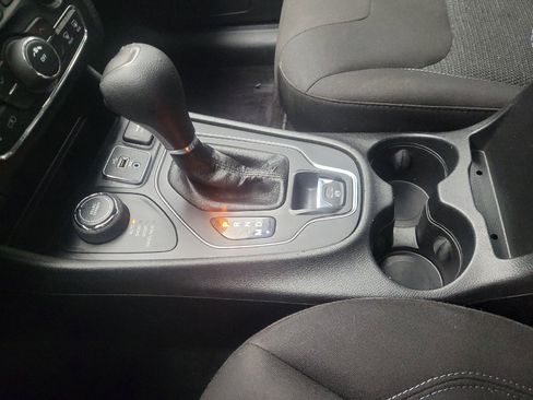 Used 2019 Jeep Cherokee Latitude w/ Popular Appearance Group AWD/4WD image 26