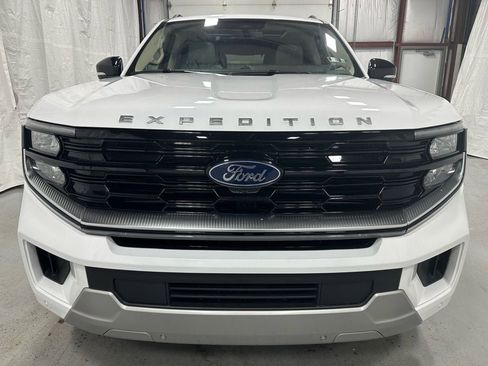 Used 2025 Ford Expedition Platinum image 2