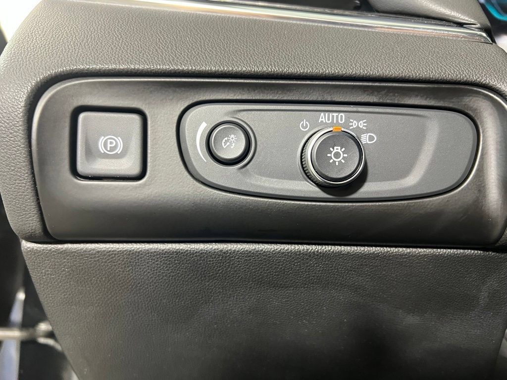 Used 2019 Buick Enclave Avenir w/ Avenir Technology Package AWD/4WD image 35