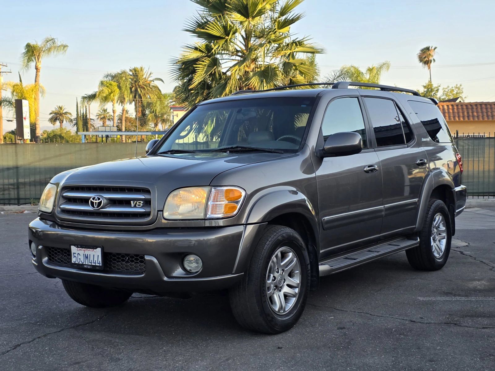 Used 2004 Toyota Sequoia Limited RWD image 1