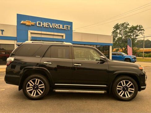 Used 2022 Toyota 4Runner Limited AWD/4WD image 12