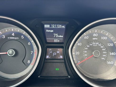 Used 2017 Hyundai Elantra GT image 22