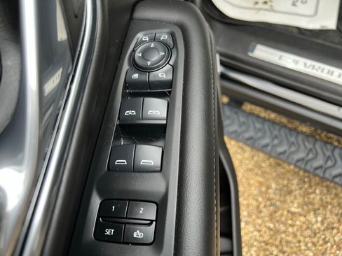 Used 2024 Chevrolet Tahoe Z71 w/ Luxury Package image 32