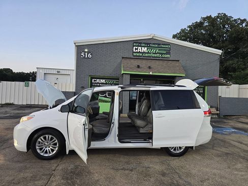 Used 2013 Toyota Sienna XLE image 51