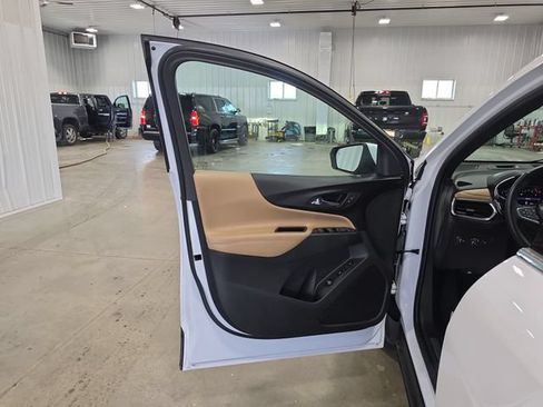 Used 2023 Chevrolet Equinox Premier AWD/4WD image 22