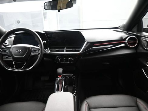 Used 2025 Chevrolet Trax RS w/ Sunroof Package FWD image 15