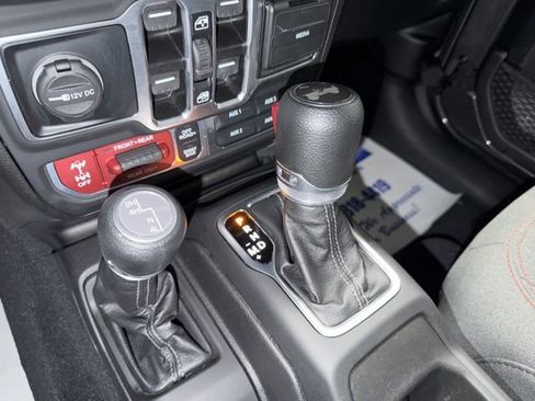 Used 2025 Jeep Wrangler Unlimited Rubicon w/ Convenience Group AWD/4WD image 20