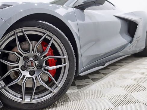 Used 2025 Chevrolet Corvette Z06 RWD image 4