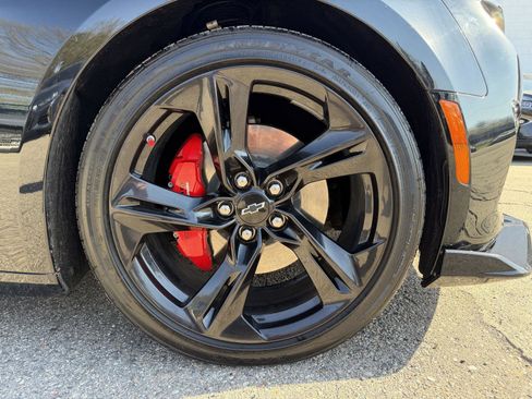 Used 2024 Chevrolet Camaro LT w/ Technology Package RWD image 15