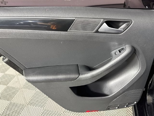 Used 2017 Volkswagen Jetta SEL FWD image 23