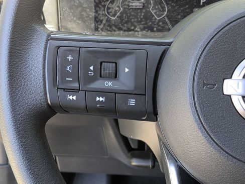 Used 2025 Nissan Kicks SV FWD image 16
