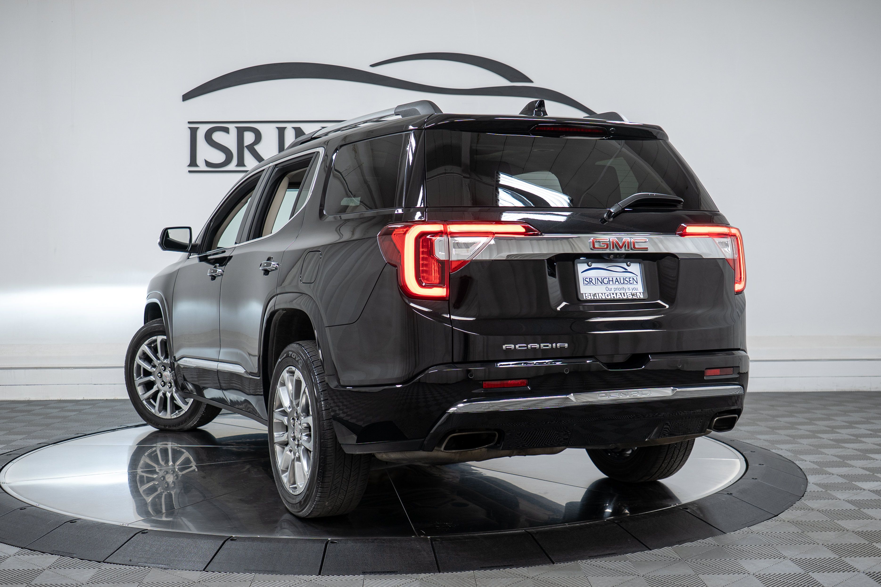 Used 2023 GMC Acadia Denali w/ Denali Ultimate Package FWD image 29