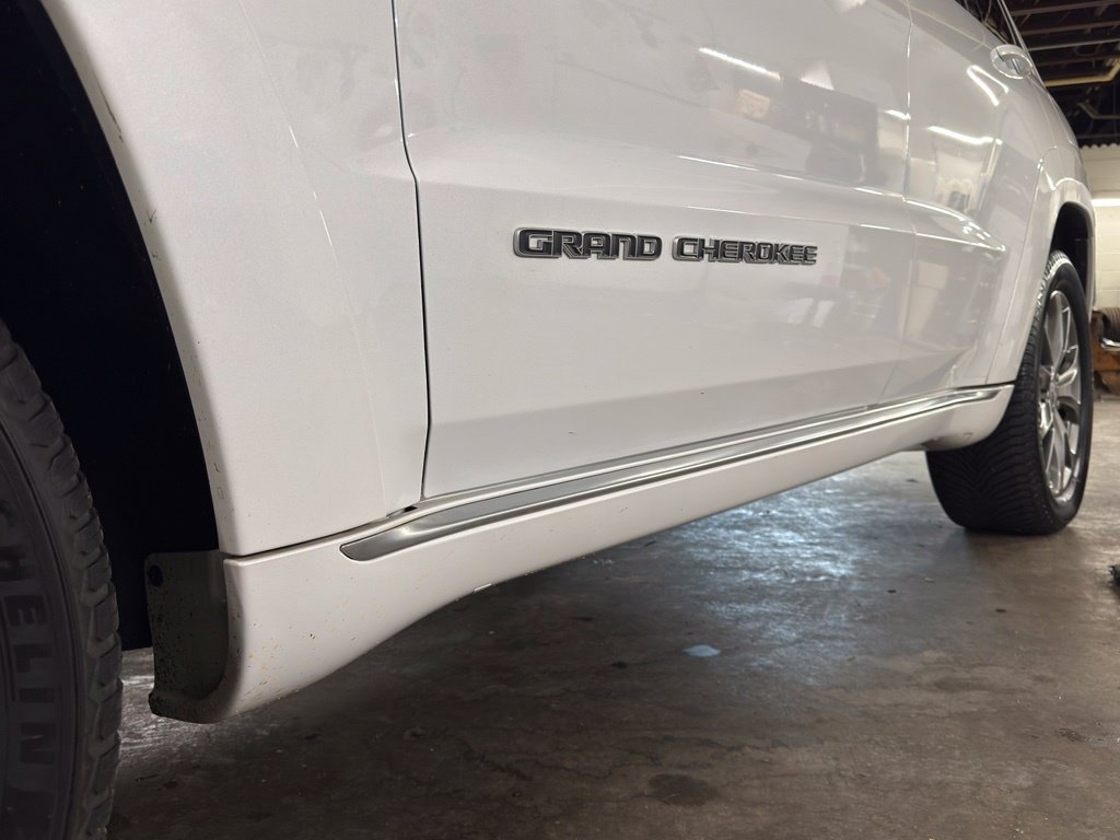 Used 2021 Jeep Grand Cherokee Summit AWD/4WD image 13