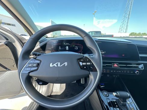 Used 2023 Kia Niro EX Touring FWD image 11