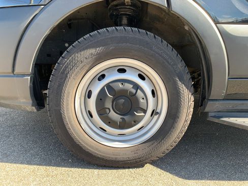 Used 2023 Ford Transit 350 XL image 32