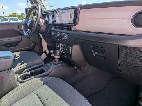 Used 2025 Jeep Gladiator Sport AWD/4WD image 29