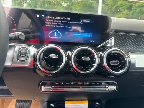 New 2026 Mercedes-Benz GLB 250 4MATIC image 11