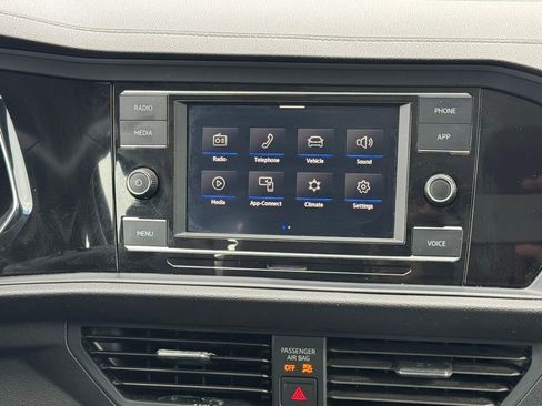 Used 2024 Volkswagen Jetta SE image 15