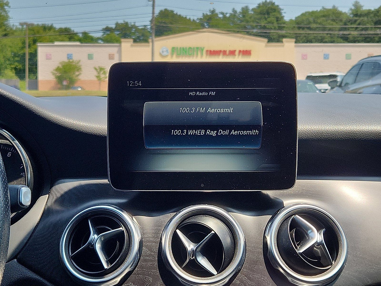 Used 2018 Mercedes-Benz GLA 250 4MATIC image 17