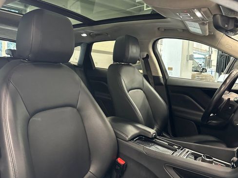 Used 2019 Jaguar F-PACE Premium image 31