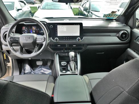 Used 2024 Chevrolet Colorado Trail Boss w/ Technology Package image 17
