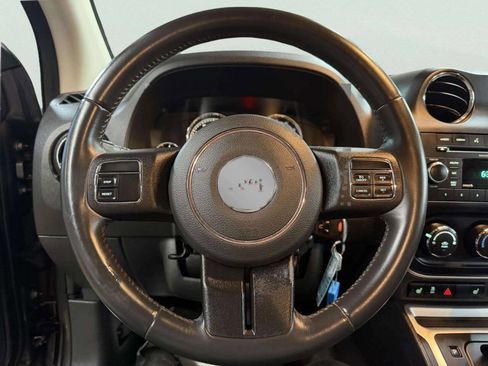 Used 2014 Jeep Compass Latitude image 28