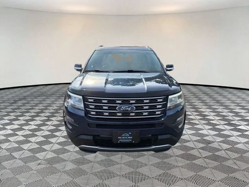Used 2017 Ford Explorer XLT w/ Equipment Group 202A AWD/4WD image 2
