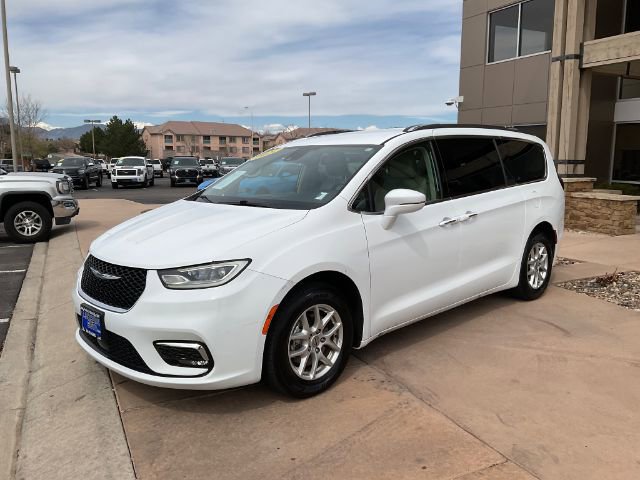 Used 2021 Chrysler Pacifica Touring-L FWD image 3
