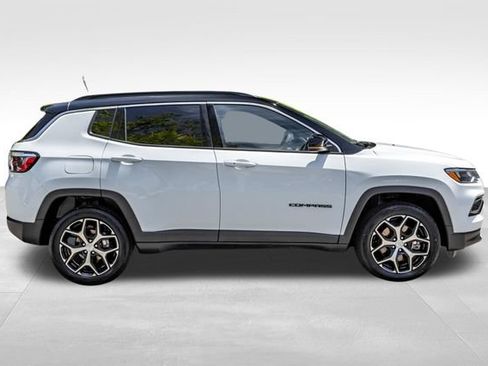 Used 2024 Jeep Compass Limited AWD/4WD image 4