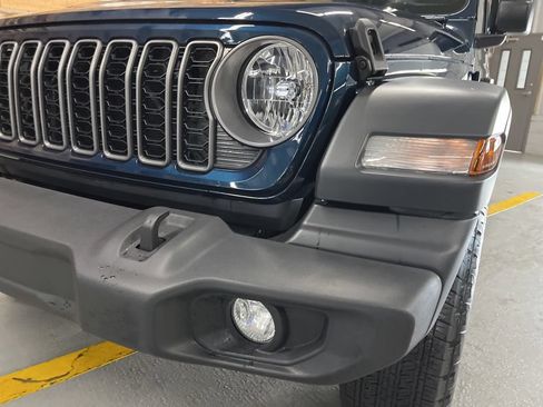 Used 2025 Jeep Wrangler Sport AWD/4WD image 10